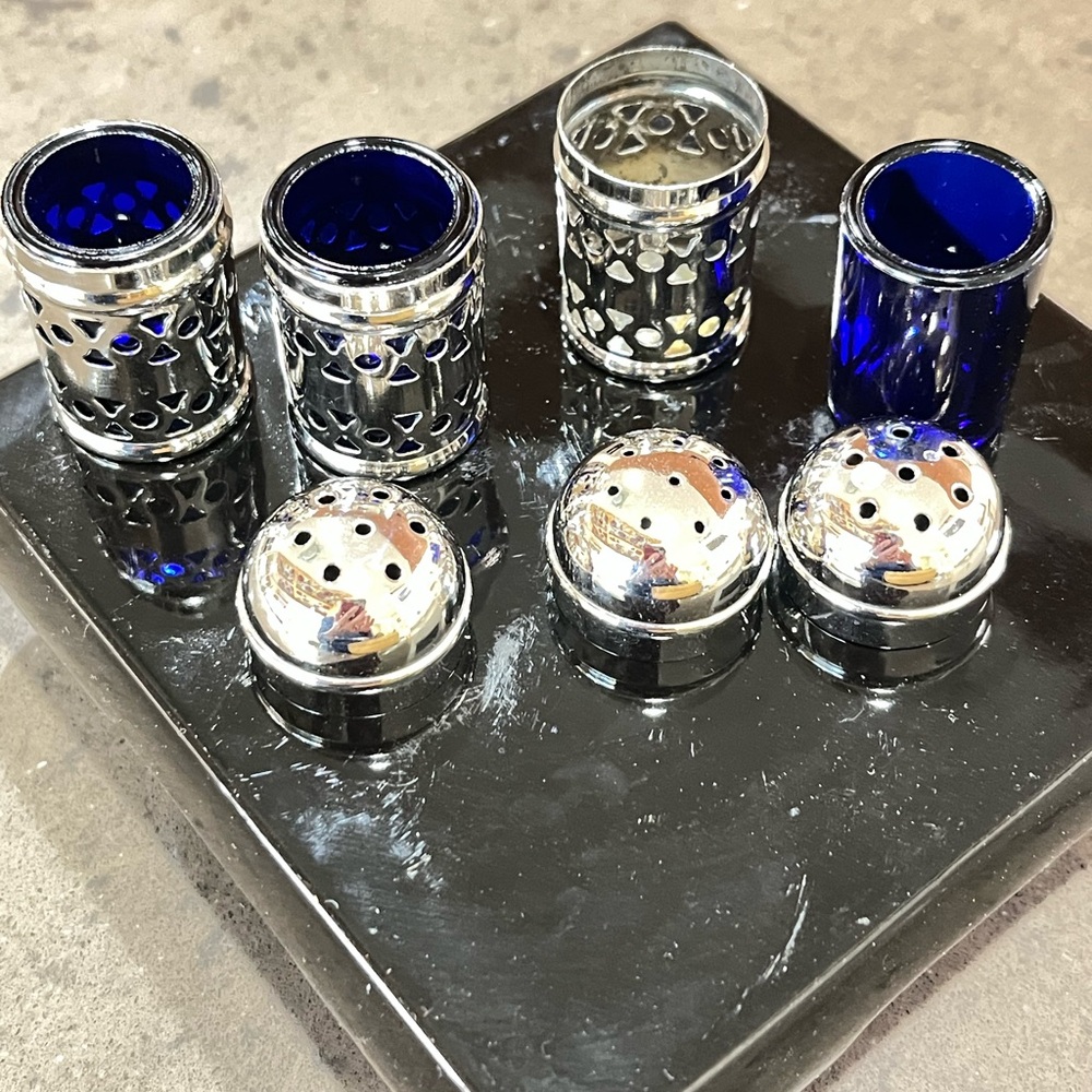 Vintage  EL (English) salt/pepper shakers (3) with cobalt blue canister